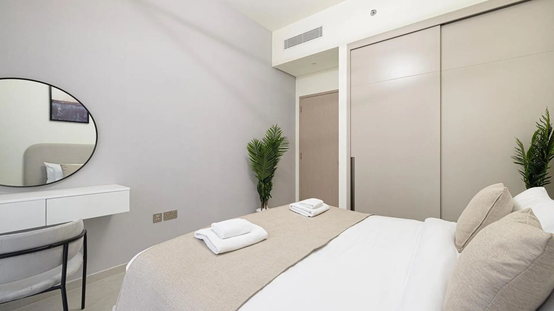 Grande Apartment 1 Bedroom With Amazing Pool, Gym And Location Dubai